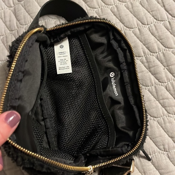 Black Lululemon fuzzy every day bag with gold hardware - Picture 5 of 6